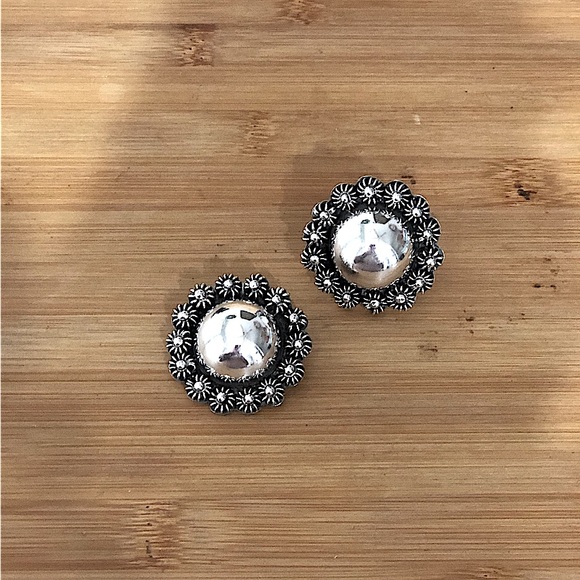 $228  Vintage Estate Clip On Designer Earrings  Marked TM 48 MEXICO - Picture 3 of 8